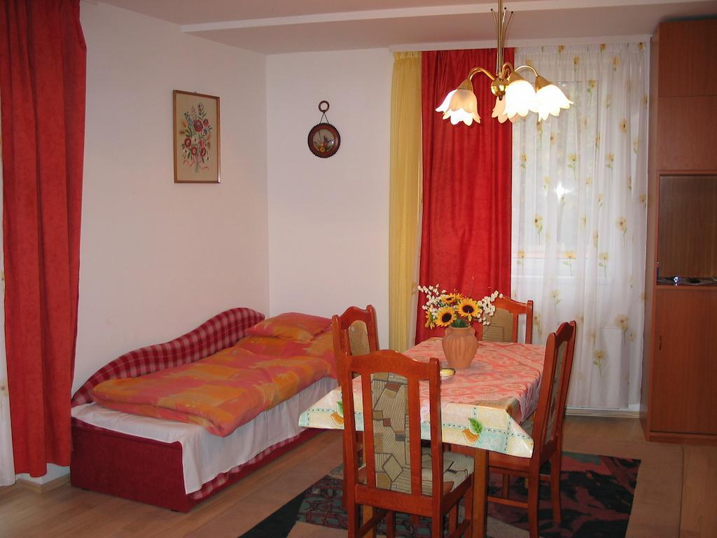 Jazmin Panzio Hotel Hajduszoboszlo Ruang foto