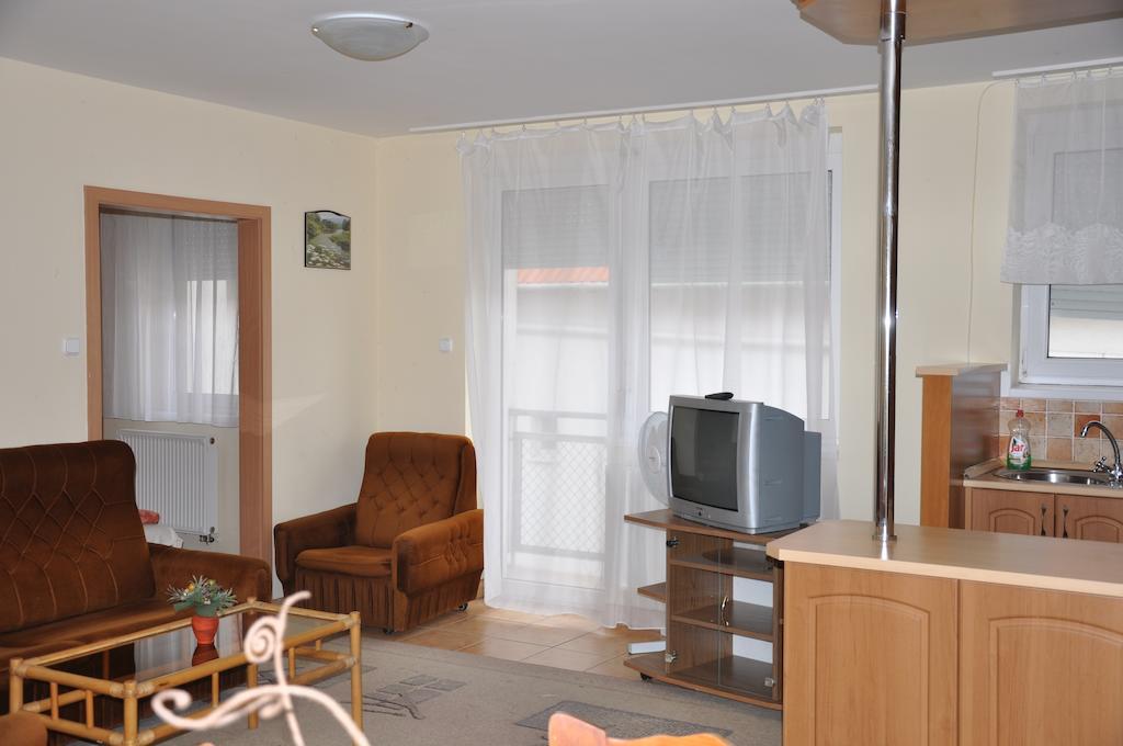 Jazmin Panzio Hotel Hajduszoboszlo Ruang foto