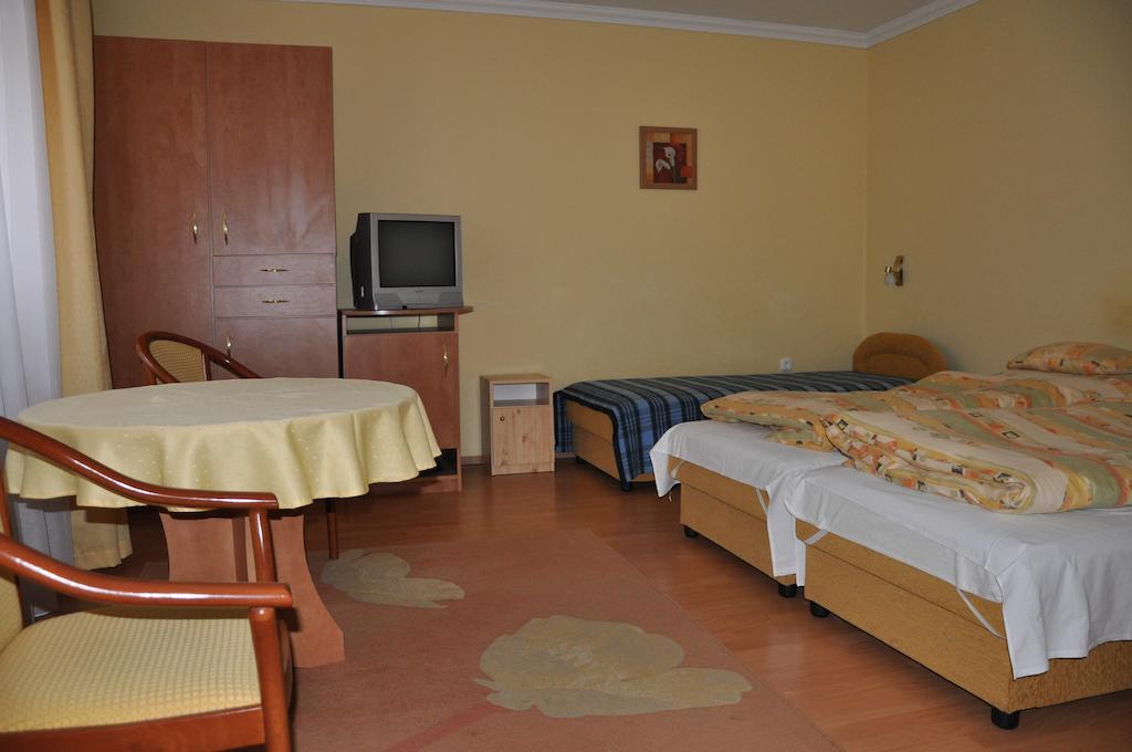 Jazmin Panzio Hotel Hajduszoboszlo Bagian luar foto