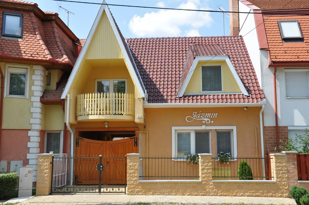 Jazmin Panzio Hotel Hajduszoboszlo Bagian luar foto